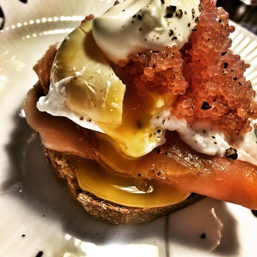 Smoked Salmon Eggs Benedict – The Political Foodie