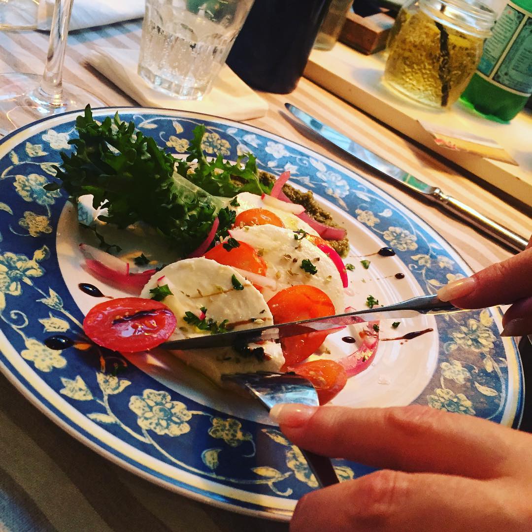 caprese salad at smækker lækker